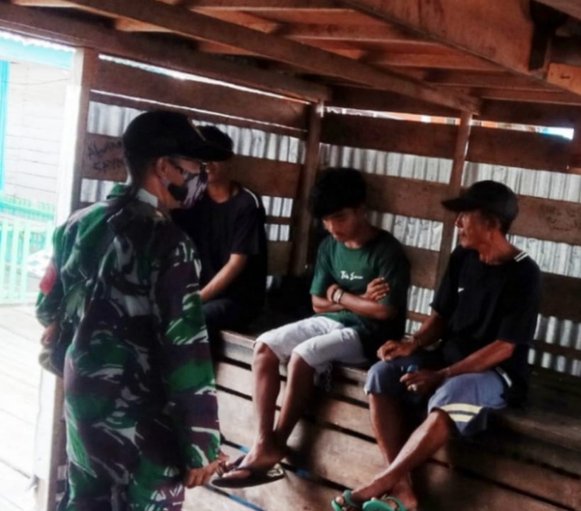 Rutin Lakukan Komsos, Babinsa Pererat Hubungan dengan Masyarakat di Desa Sungai Bela