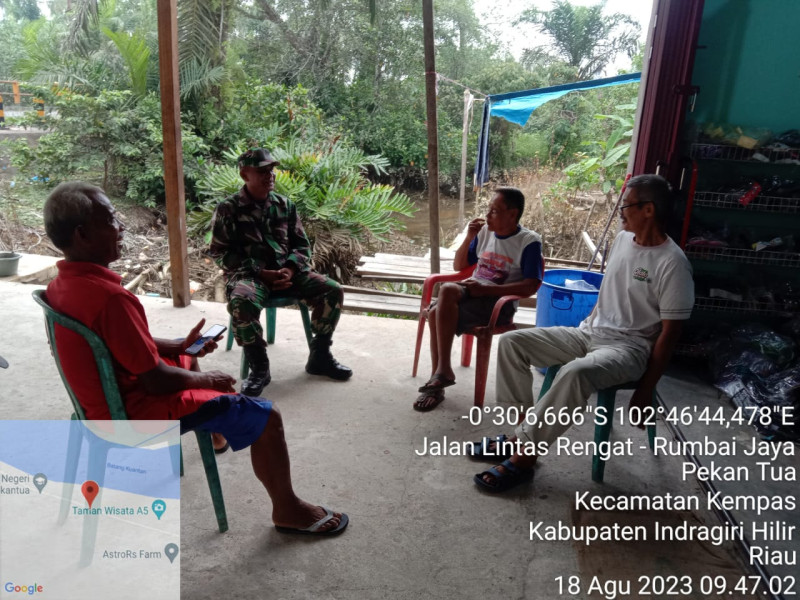 Jaga Hubungan TNI Dengan Masyarakat, Babinsa 03/Tpl Serma W. Ardian Komsos Bersama Tomas