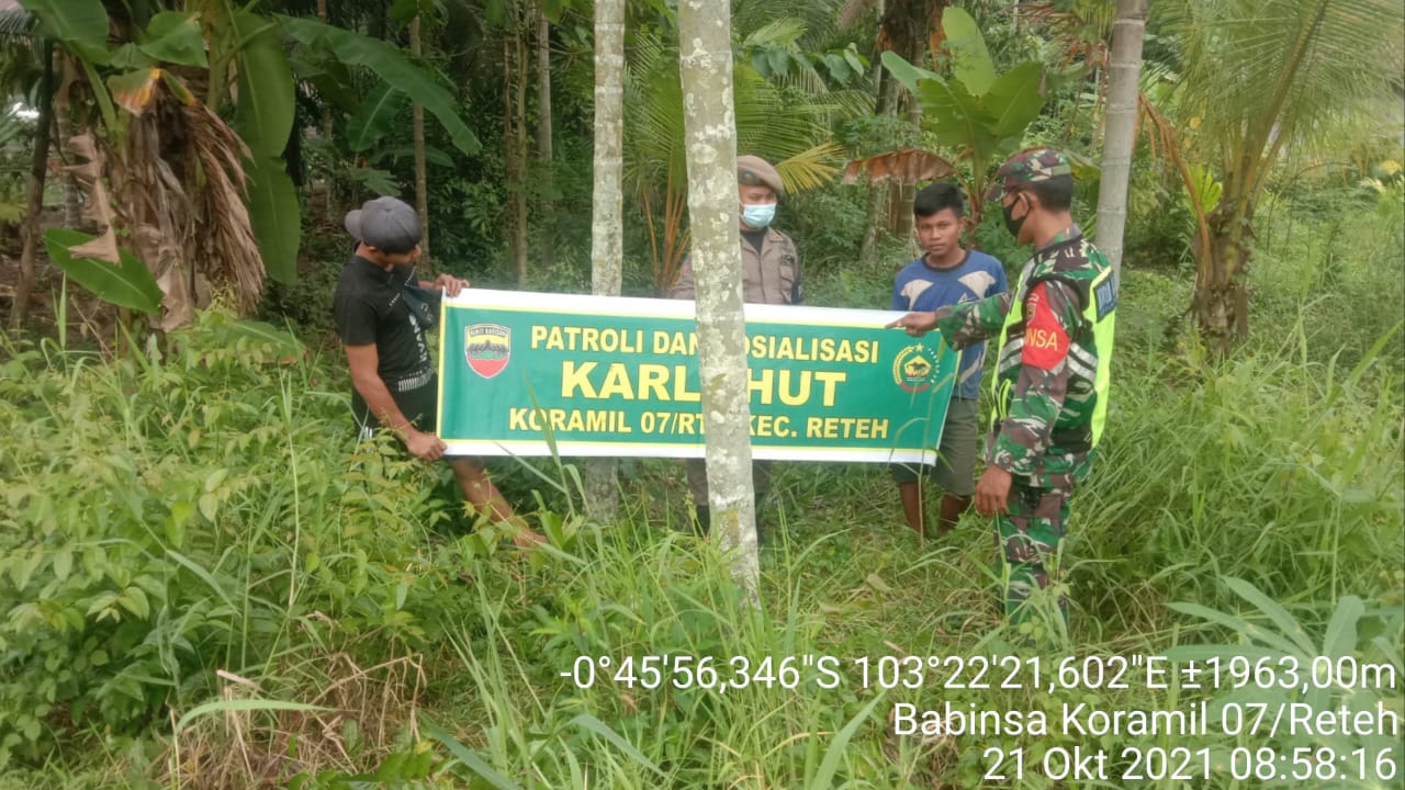 Sertu Yadi Yanto Rutin Lakukan Patroli Karhutla Bersama Warga di Desa Binaan