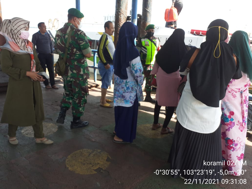 Hari Seni Pelabuhan Padat, Babinsa 02/Tanah Merah Tegakkan Protokol Kesehatan