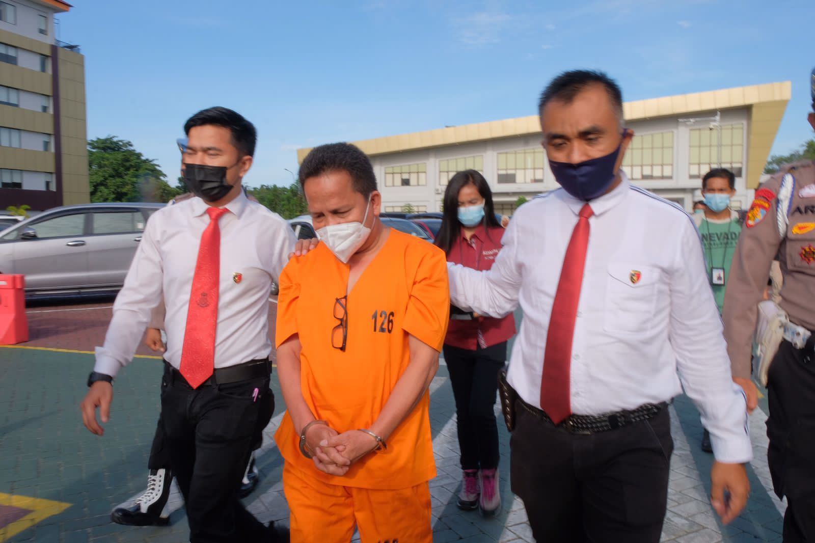 Diduga Korupsi Hibah Alat Kesehatan, Kadiskes Ini di Tahan Polda Riau 