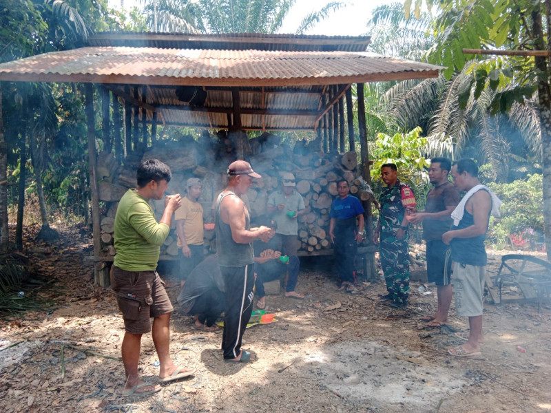 Babinsa Koramil 09/Kmg Himbau Masyarakat Jelang Pilkada Agar Menjaga Kedamaian Bermasyarakat