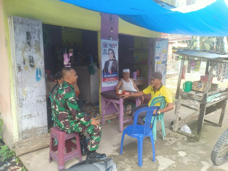 Dengarkan Langsung Keluhan Warga, Babinsa 07/Reteh Rutin Lakukan Komsos
