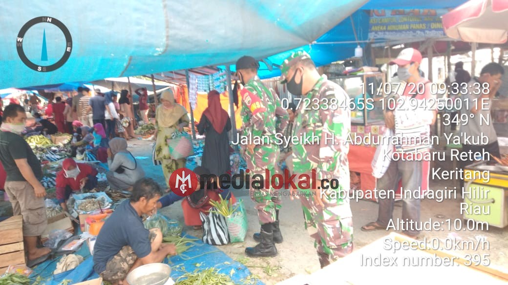 Tegakan Prokes di Pasar Sungai Gergaji, Ini Pesan Prajurit TNI, Koramil 09/Kemuning