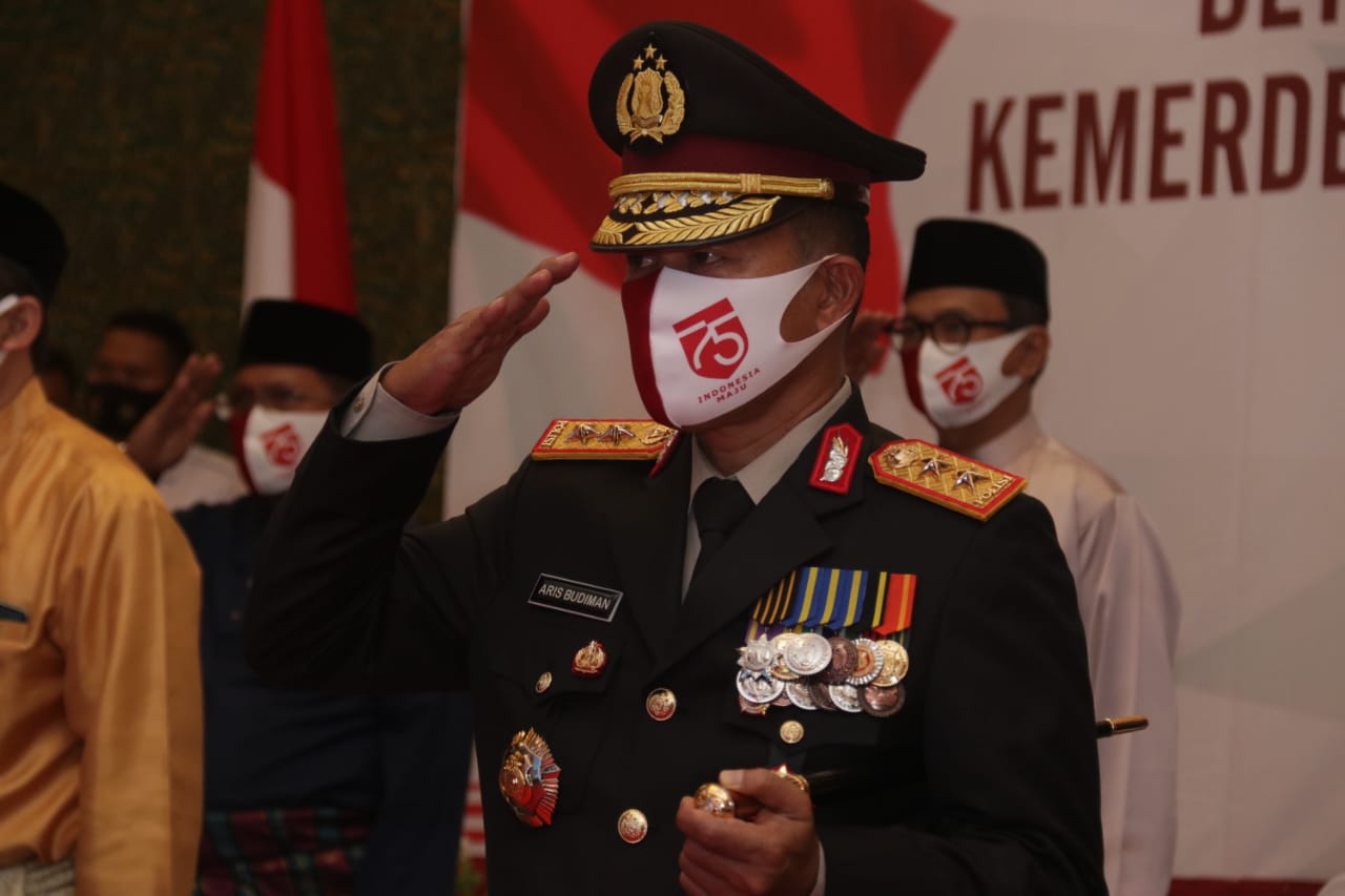 Kapolda Kepri Hadiri Peringatan Detik-detik Proklamasi Kemerdekaan RI secara Virtual di Gedung Daera Kapolda Kepri Hadiri Peringatan Detik-detik Proklamasi Kemerdekaan RI secara Virtual di Gedung Daera