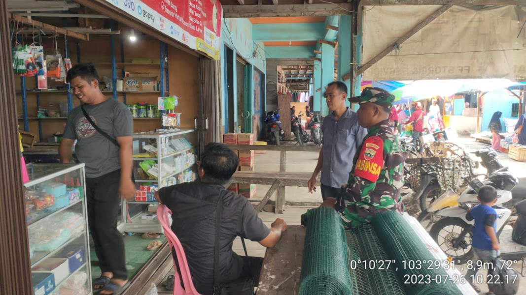 Babinsa Koramil 10/Pelangiran Upayakan Berbaur dan Berinteraksi Antar Sesama