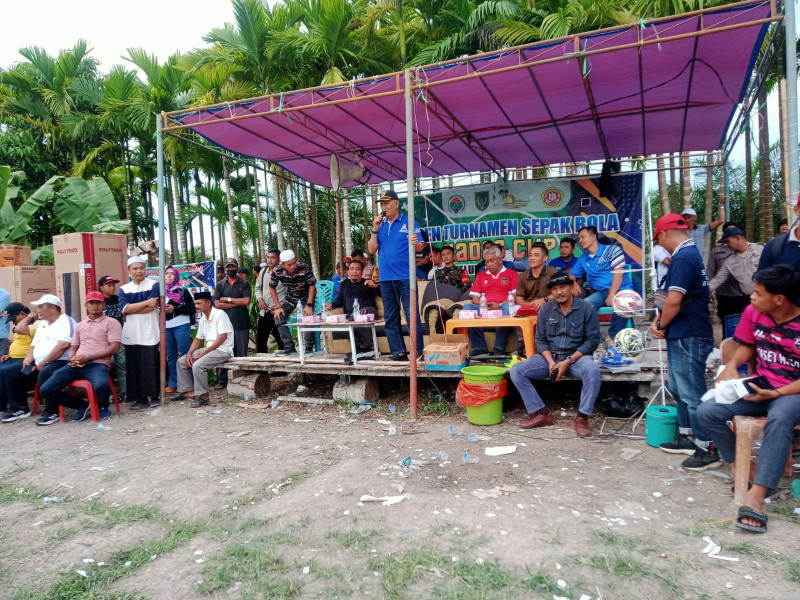 Sebagai Ajang Silaturahmi dan Meningkatkan Bakat, Danramil 09/Kemuning Dampingi Penutupan Sepakbola Open Turnamen Kades Cup