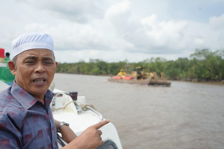 Inginkan Percepatan, Pj.Bupati tetap kontrol Pengiriman Peralatan Untuk Perbaikan Jembatan Prt 16 Pulau Kijang