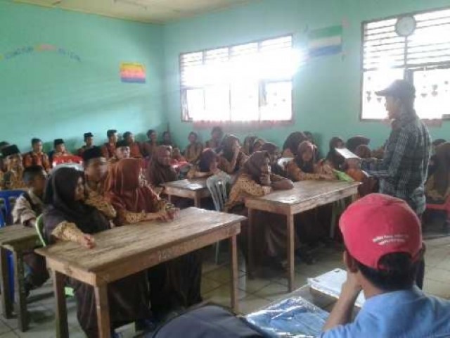 Komik Cegah Karhutla Dibagikan di Meranti