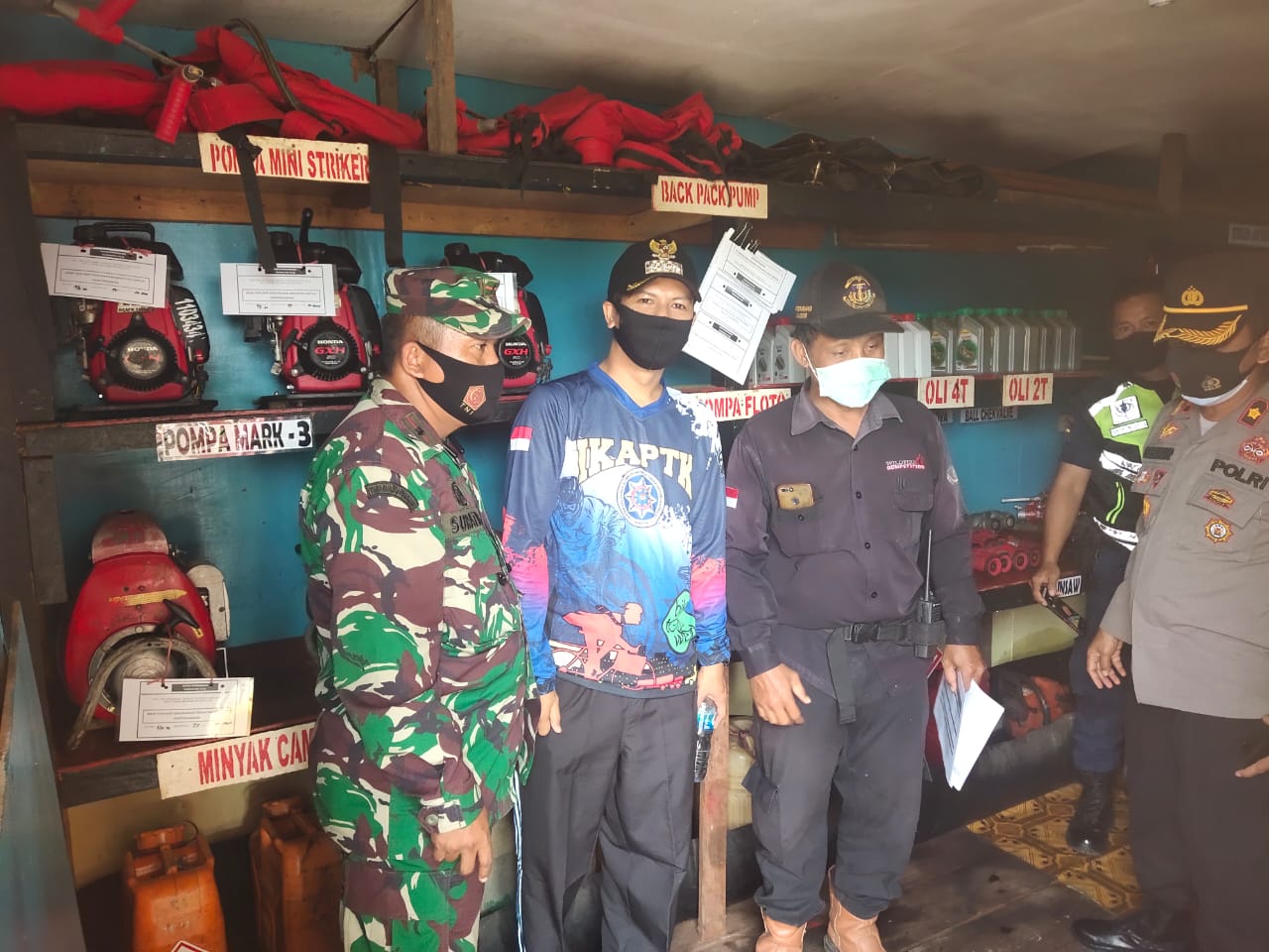 Antisipasi Karhutla, Danramil 03/Siak Bersama Unsur Upika Kecamatan Siak Cek Peralatan Dan Perlengka