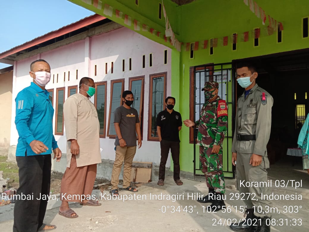Bersinergi, Komsos Babinsa Koramil 03/Tempuling bersama Satpol PP Rumbai Jaya untuk kelancaran tugas