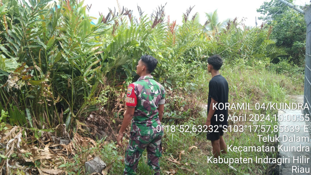 Babinsa Koramil 04/Kuindra Cegah Kebakaran Hutan dan Lahan Bersama Masyarakat Setempat