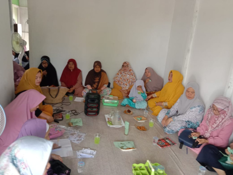 Suasana Kekeluargaan Terlihat Jelas saat Ibu-ibu Persit Koramil 03/Tempuling Menggelar Doa dan Wiritan Bersama