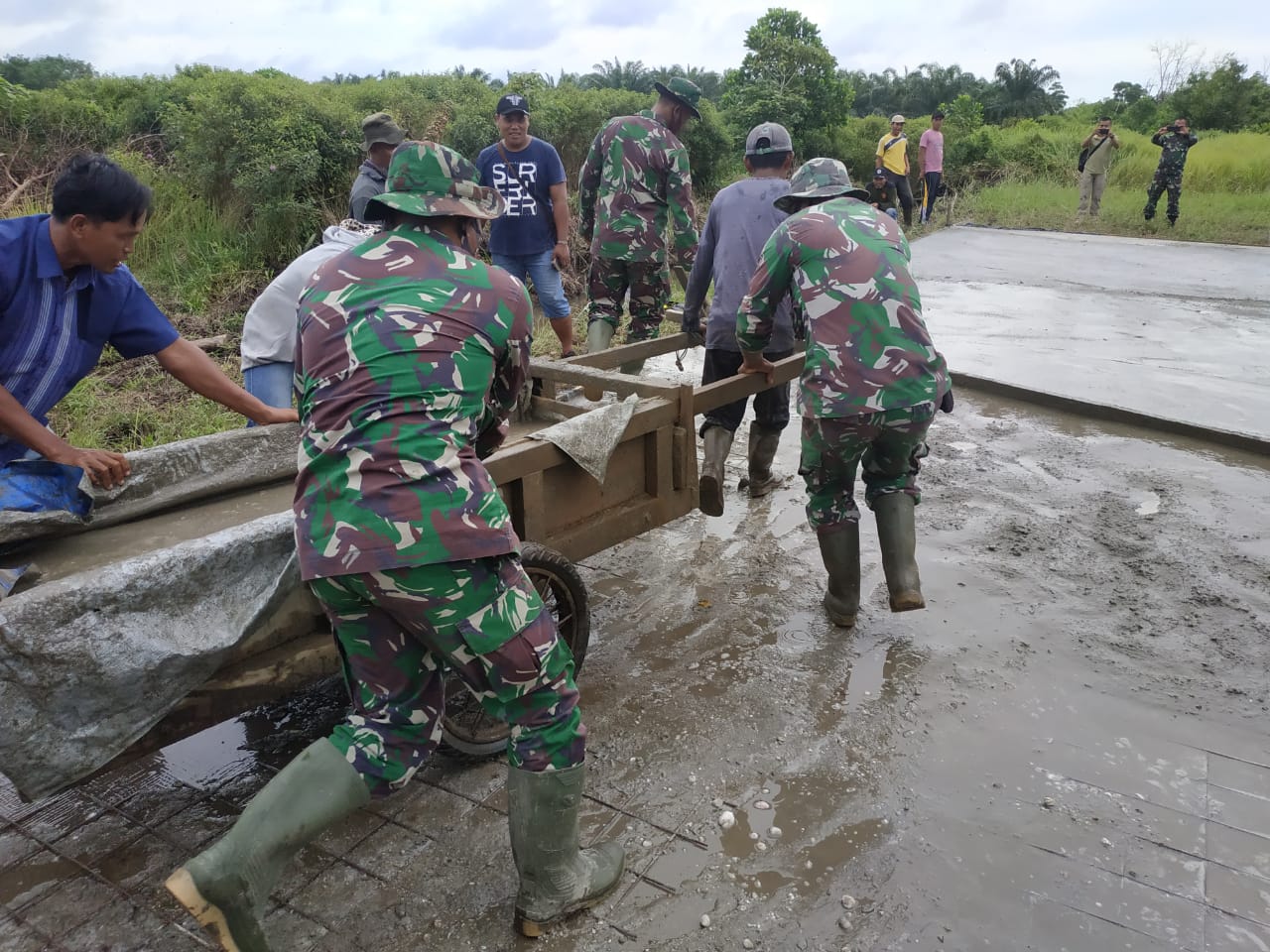 TMMD 108 Kodim 0303/Bengkalis Merupakan Wujud Bakti TNI Untuk Masyarakat Desa Tenggayun