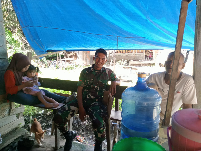 Ciptakan Kenyamanan Bersama Melalui Komsos Koramil 07/Reteh