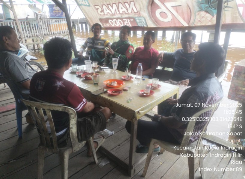 Komsos Sebagai Wadah Silaturahmi dan Kepedulian Kepada Warga Bersama Babinsa Praka M. Adzan Niko