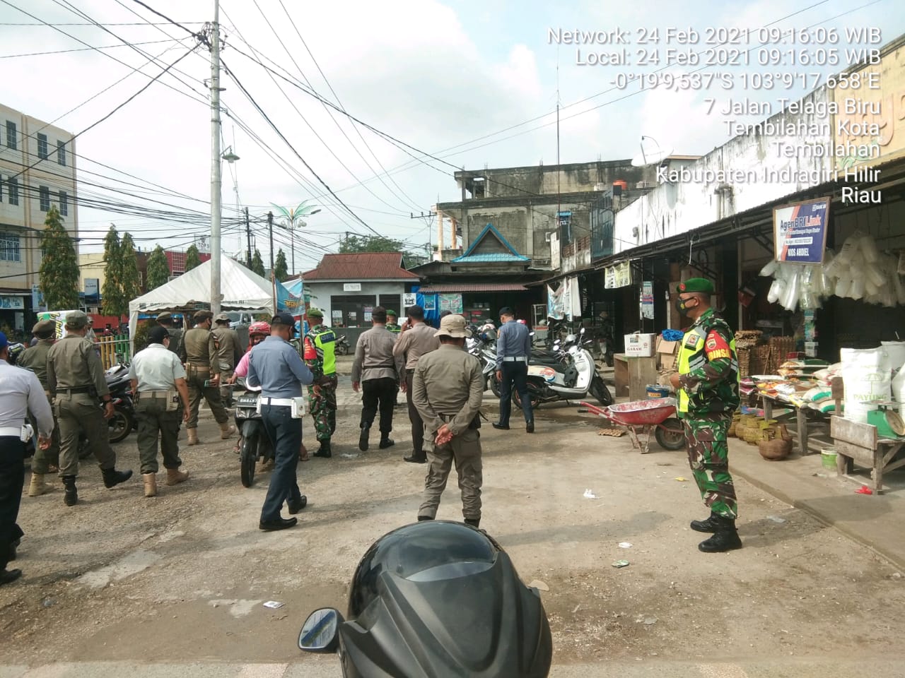 Gakplin di Tembilahan, Anggota Koramil 06/Kateman dan Satgas Himbau Warga Terapkan Prokes