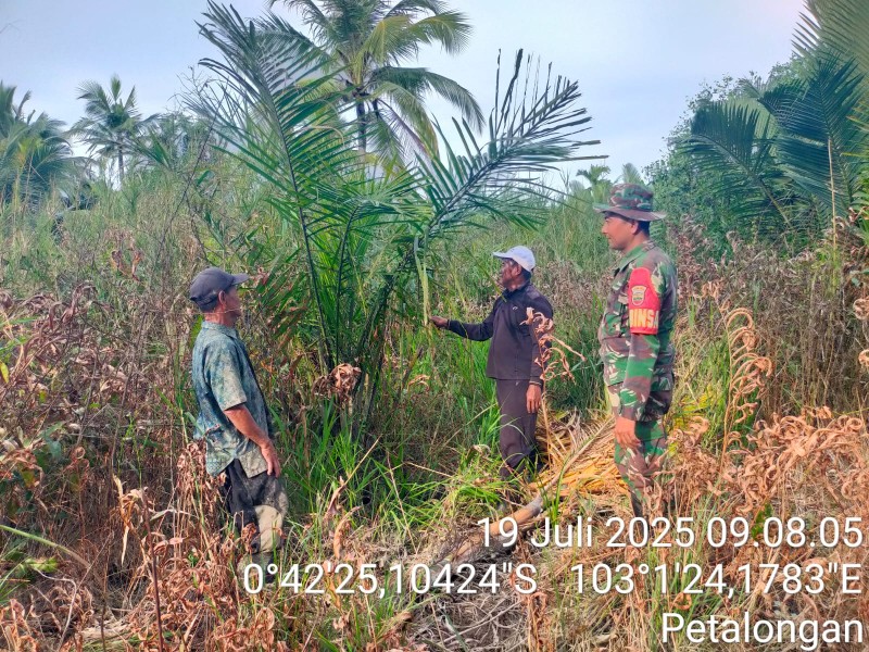 Babinsa Koramil 09/KMG Patroli Karhutla Guna Tingkatkan Kesadaran Warga Terhadap Kebakaran