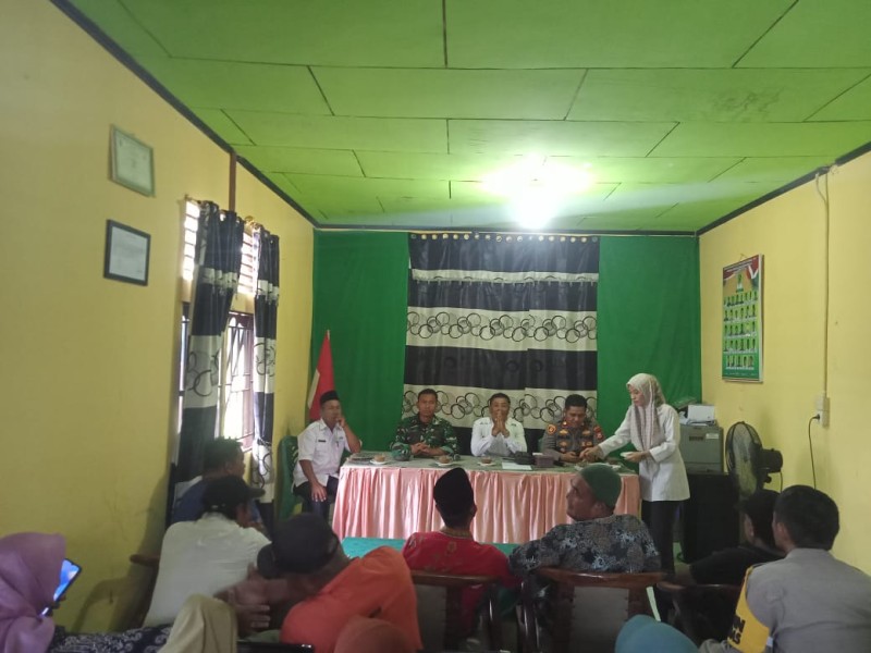 Babinsa Koramil 03/Tpl Hadiri Musyawarah Pasar dan Parkir di Kel. Sungai Salak