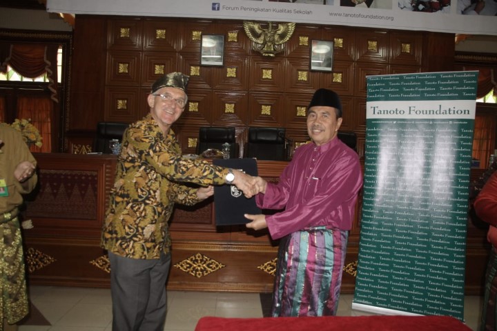Bupati Syamsuar Sepakat Kerjasama Dengan Tanoyo Foundation.