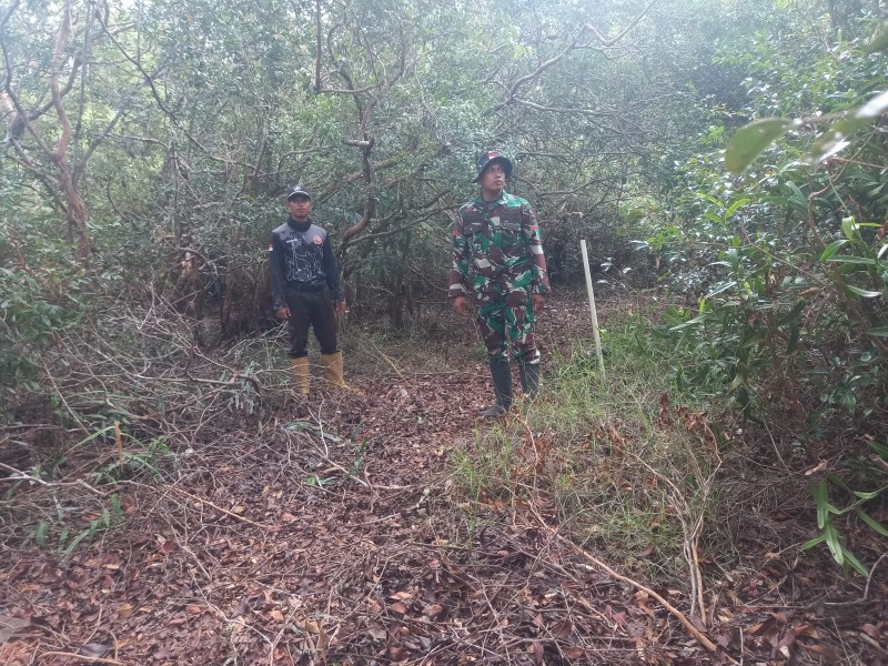 Babinsa 05/Gas Pratu Sandi Wahyudi Gencar Patroli Karlahut Dengan Warga