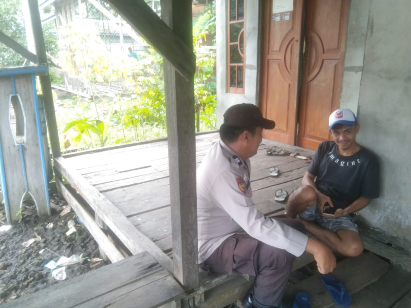 Bhabinkamtibmas Desa Simpang Gaung Aipda Safrizal Zufri Tingkatkan Harkamtibmas di Binaan Bersama Warga