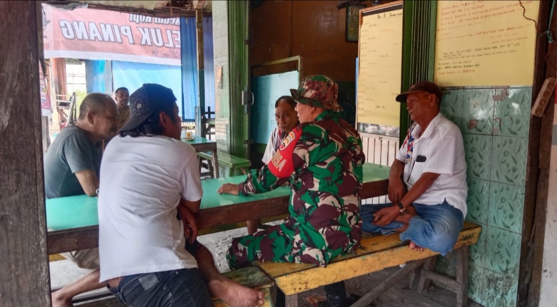 Babinsa Koramil 05/Gas Secara Rutin Meksanakan Komsos untuk Meningkatkan Hubungan dengan Masyarakat