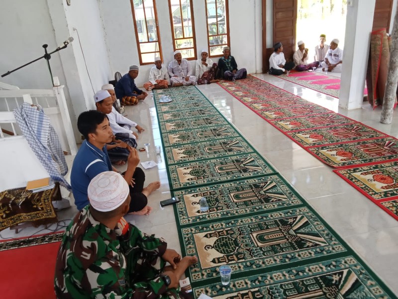Tingkatkan Ukhuwah Islamiyah, Babinsa Sertu Wisnu Hartono Hadiri Kegiatan Keagamaan Di Desa Binaan
