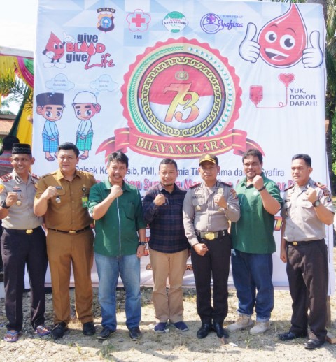 Peringati HUT Bhayangkara Ke-73, Polsek Kotogasib Gandeng PT KTU Gelar Khitanan Massal