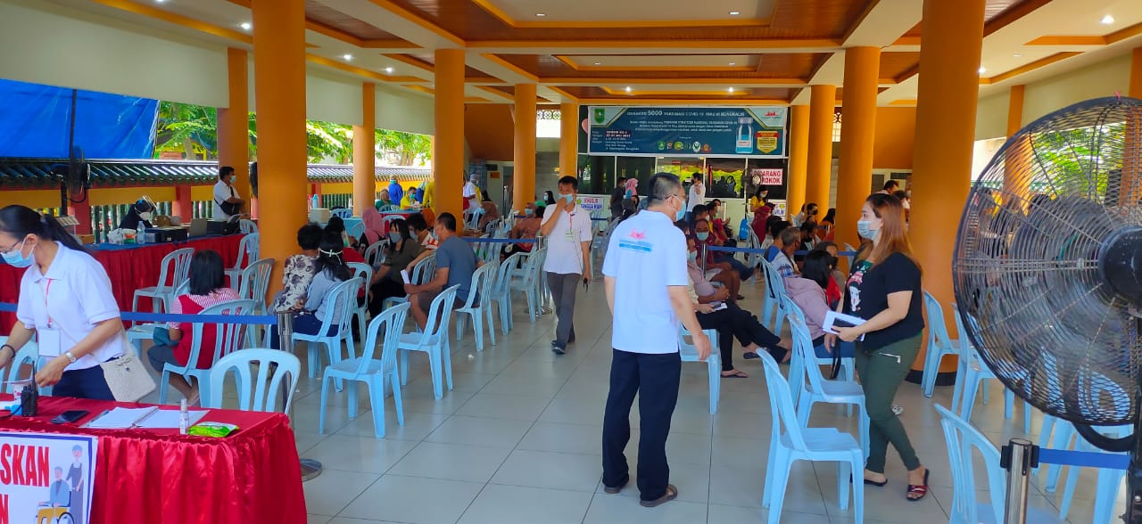 Masyarakat Bengkalis Vaksinasi Tahap II Di Gedung Serba Guna Hok Ann Kiong