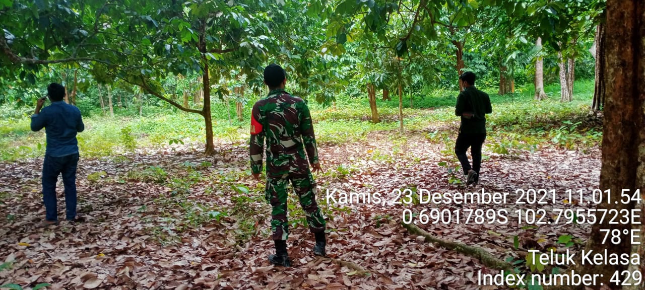 Patroli Karhutla di Kecamatan Keritang Rutin Dilakukan Babinsa 09/Kemuning