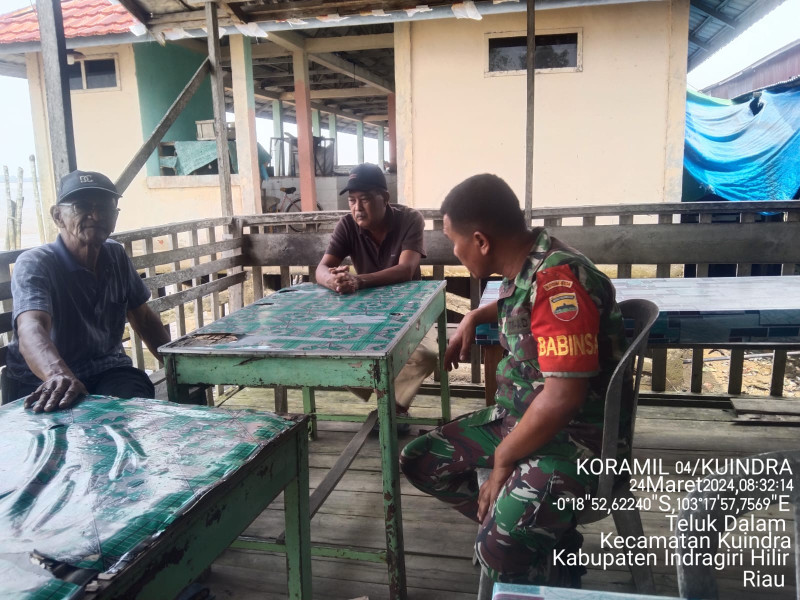 Selama Ramadhan, Babinsa Koramil 04/Kuindra Ciptakan Ukhuwah Islamiyyah Bersama Masyarakat di Binaan