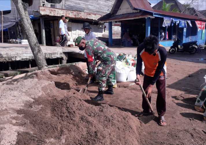 Babinsa Koramil 04/Kuindra Lakukan Goro Sekaligus Himbauan Agar Tetap Peduli Terhadap Lingkungan