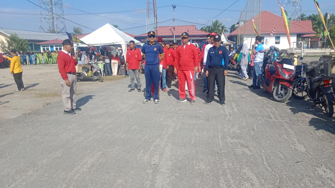 Meriahkan HUT RI ke 79, Danramil 05/Gas  Bersama Porkopimcam Ikuti Jalan Santai