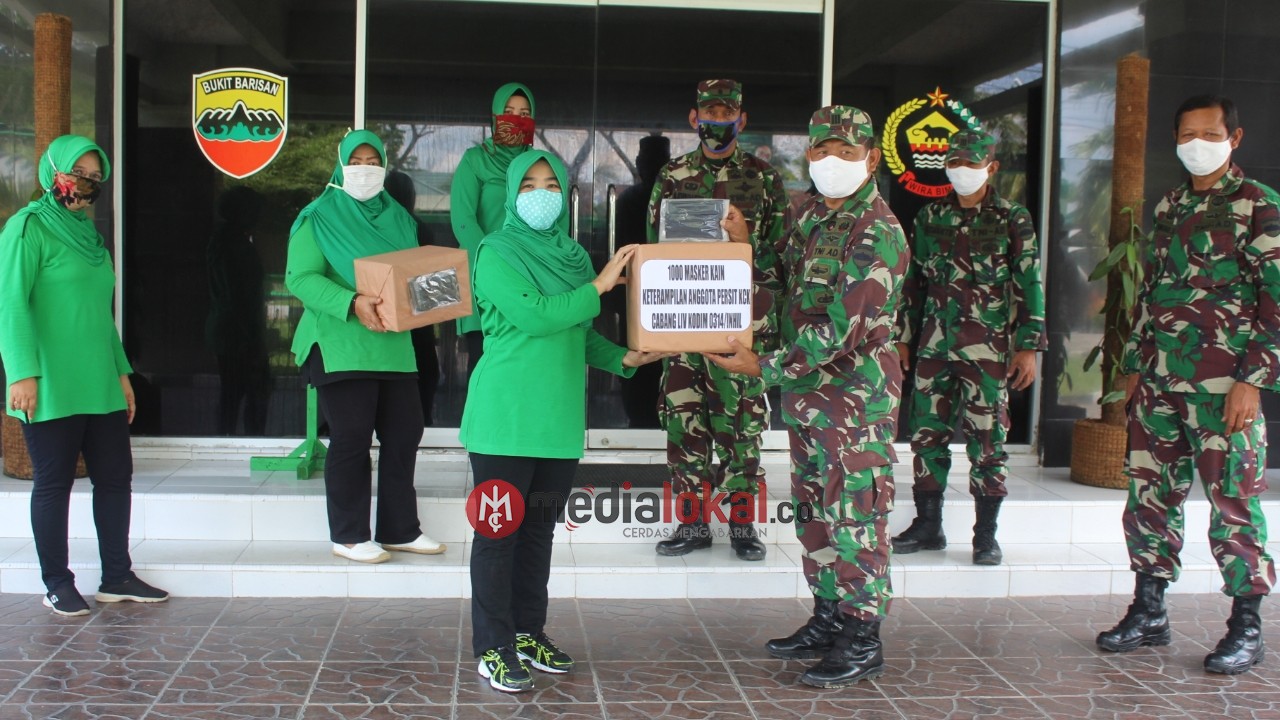 Persit Kartika Candra Kirana LIV Kodim 0314/Inhil Beri Bantuan Masker untuk Masyarakat