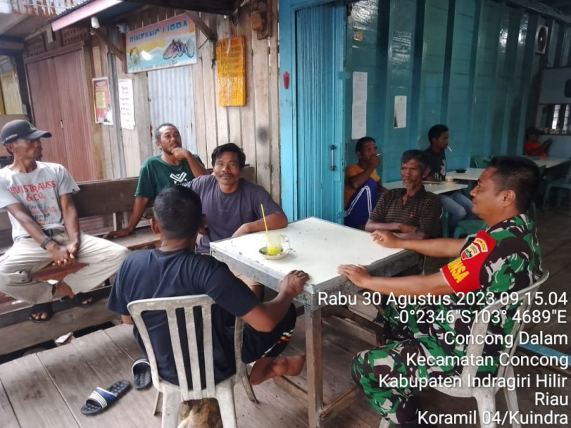 Babinsa Koramil 04/Kuindra Selalu Ingatkan Warga Untuk Jaga Kebersihan Lingkungan Maupun di Laut