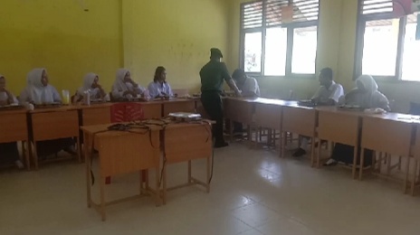 Babinsa Koramil 09/Kmg Pastikan Kegiatan MBG Berjalan Lancar