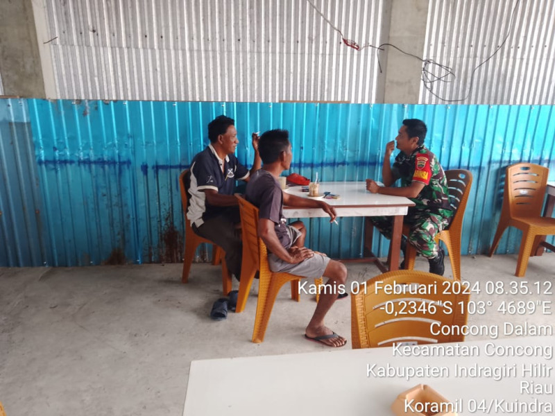 Babinsa Koramil 04/Kuindra Ingatkan Masyarakat Untuk Kembali Aktifkan Siskamling di Binaan