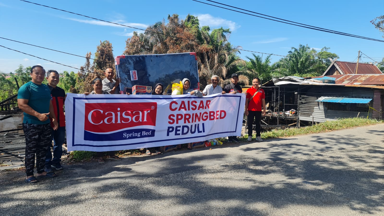 Terima Kasur Caisar Spring Bed, Korban Kebakaran di Kampung Baru Ucapkan Syukur