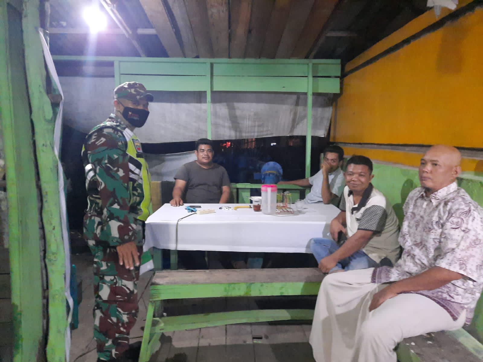 Babinsa Koramil 03/Tpl Patroli Malam Keliling Wilayah