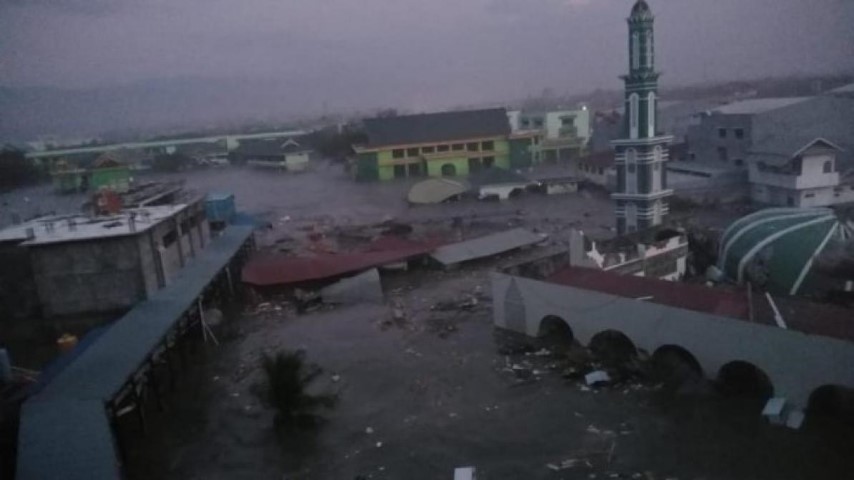 Gempa Donggala : Warga Palu Kabarkan Air Laut di Teluk Palu Sudah Naik