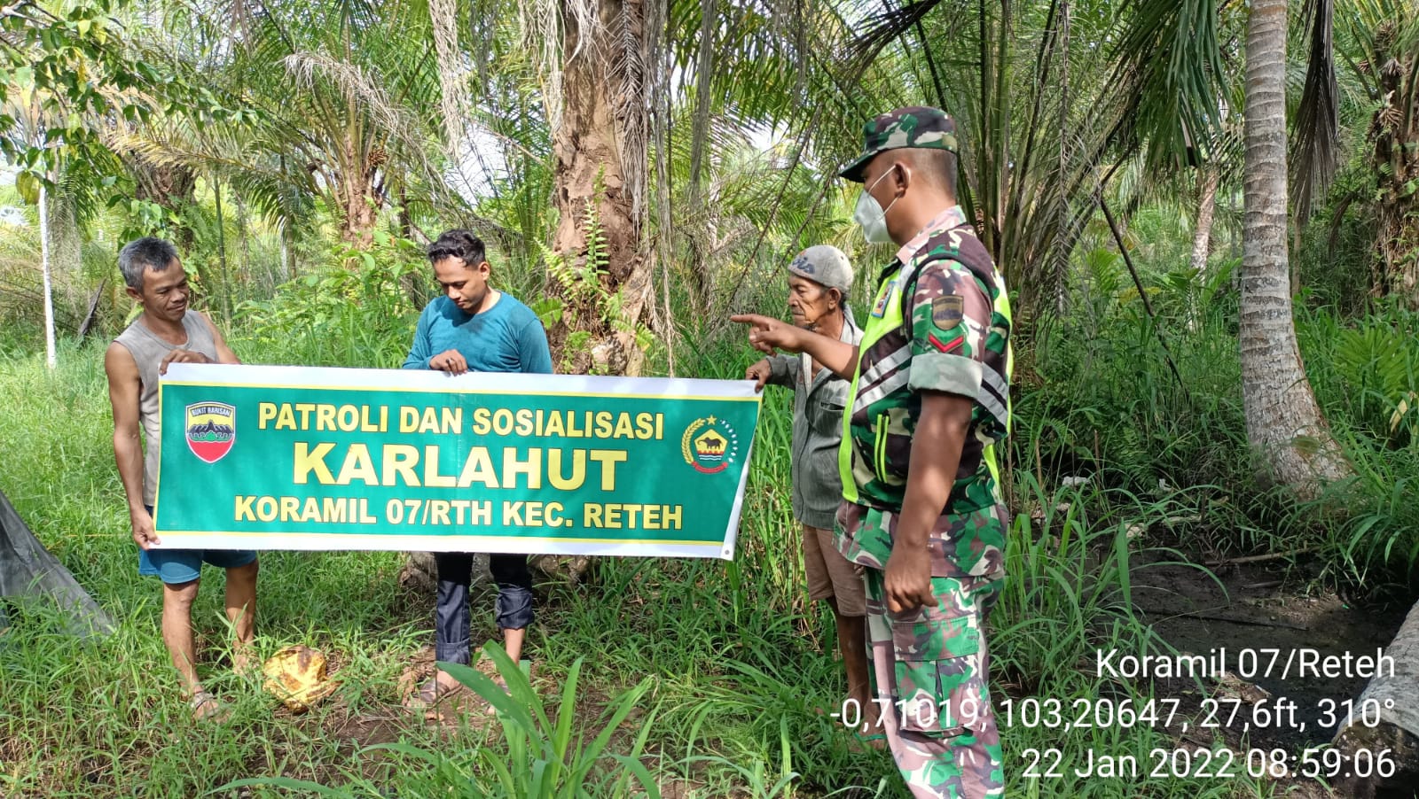 Babinsa Koramil 07/Reteh Melakukan Patroli Karhutla di Parit 4 Pulau Kijang