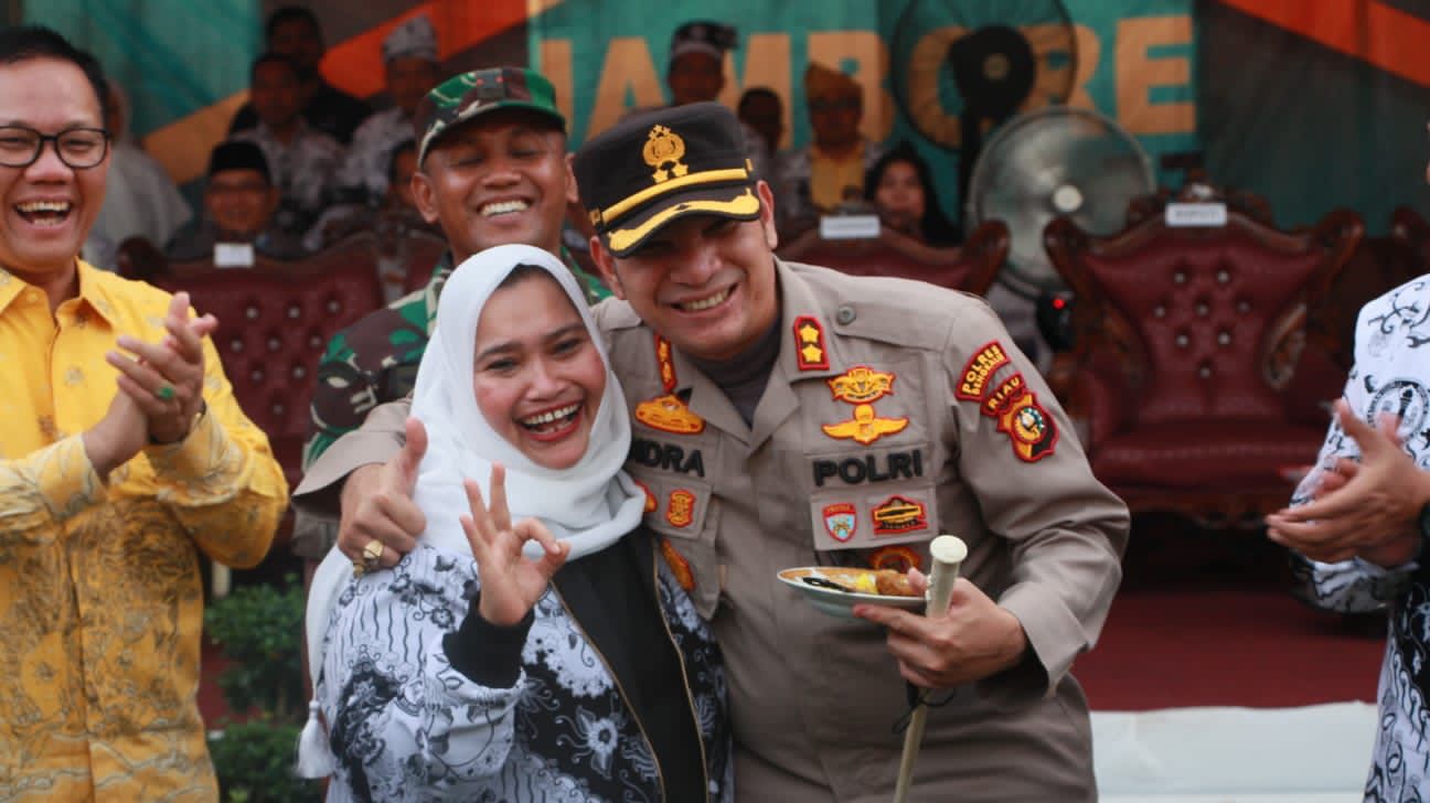 Kapolres AKBP Indra Wijatmiko, S.I.K Ikut Merayakan HUT PGRI Ke-77 Bersama Guru-Guru Se-Kabupaten Bengkalis