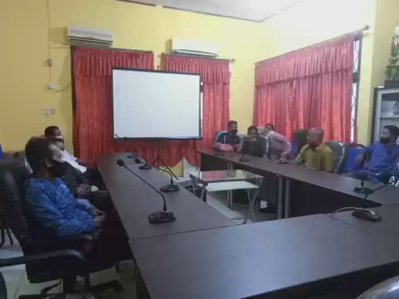 Kades Nikah Siri, Warga dan Keluarga Istri Mengadu ke Dinas PMD Bengkalis