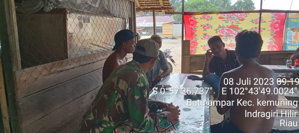 Babinsa Koramil 09/Kemuning Jalin Kerjasama dan Silaturahmi Yang Kuat Antar Sesama