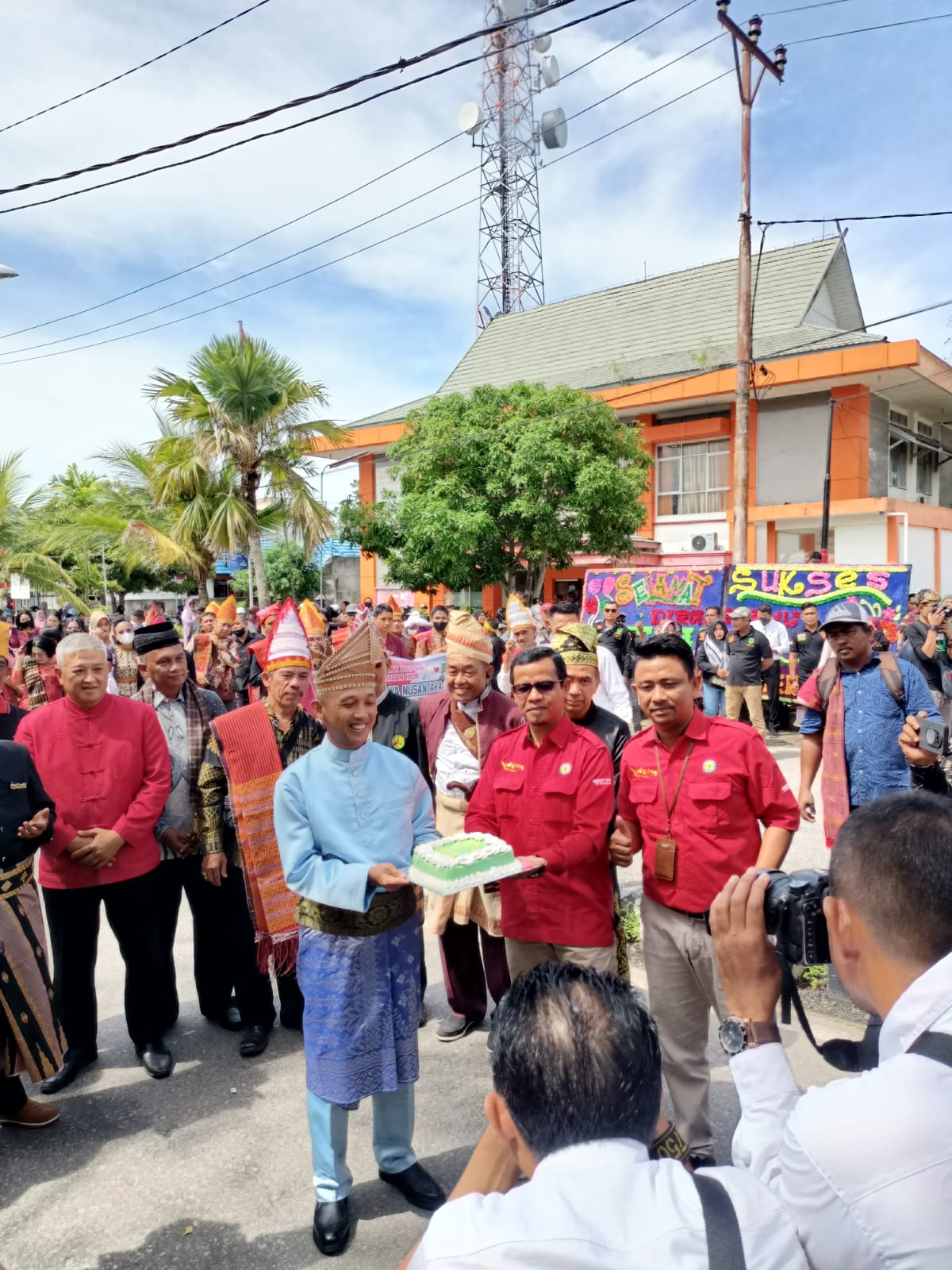 Disela-sela Persiapan Pawai Budaya HUT TNI ke-77, Dandim 0314/Inhil Dapat Kejutan dari PLN Tembilahan