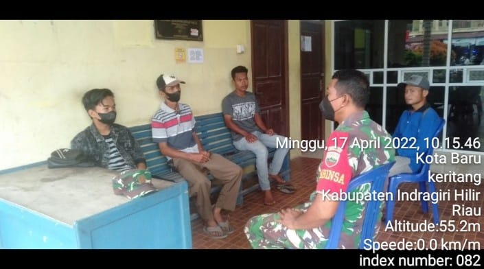 Jalin Komsos, Babinsa Koramil 09/Kemuning Sampaikan Tentangan Protkes di Kotabaru Seberida