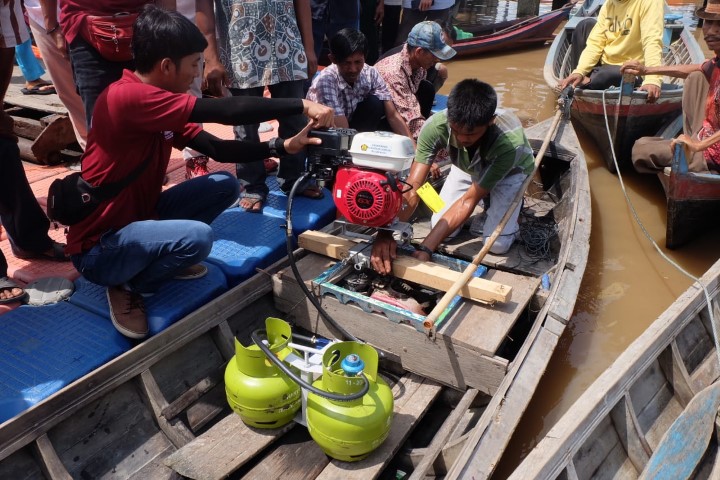 Ratusan Nelayan di Inhil Terima Pembagian Paket Program Konversi BBM ke BBG