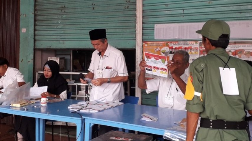 Pasangan HM Wardan dan SU Unggul di TPS Rosman Malomo Mencoblos 