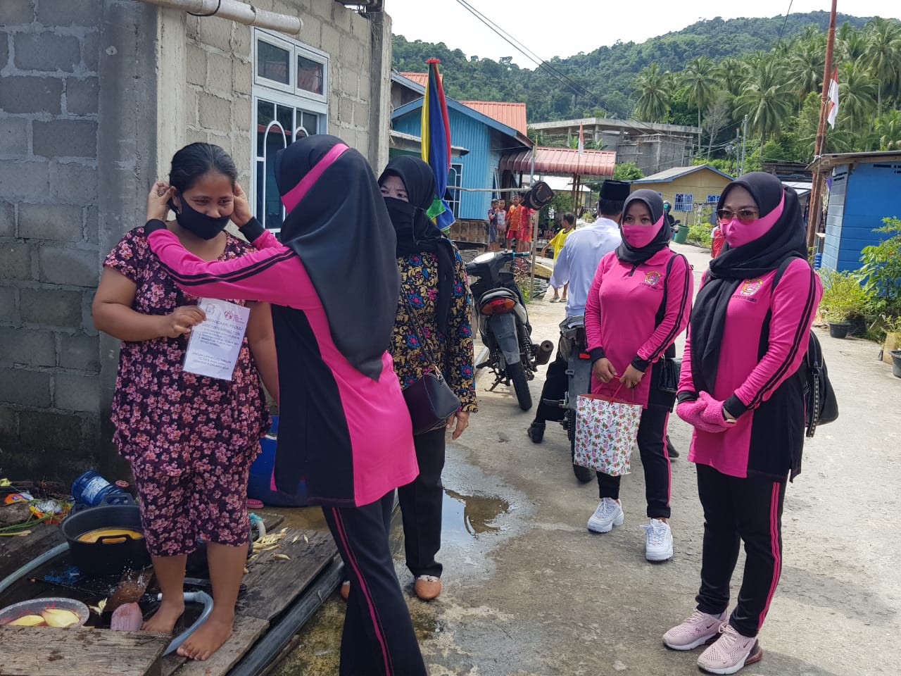 Sambut HKGB, Bhayangkari Cabang Kepulauan Anambas Lakukan Bhakti Sosial  Sambut HKGB, Bhayangkari Cabang Kepulauan Anambas Lakukan Bhakti Sosial